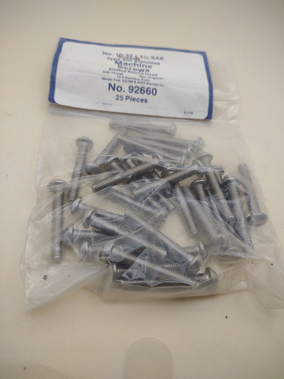 10-32 x 1-1/4" 18-8 Stainless Round Head Slotted Machine Screws (25) pack SSMS17