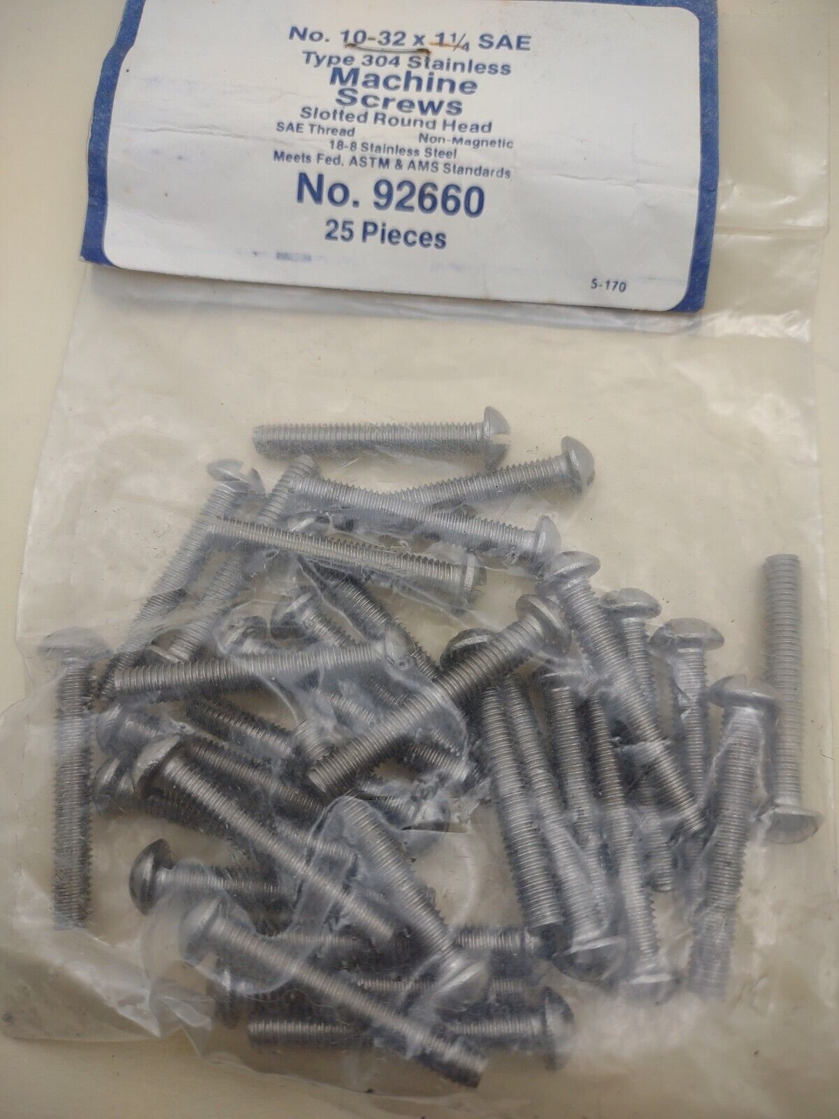 10-32 x 1-1/4" 18-8 Stainless Round Head Slotted Machine Screws (25) pack SSMS17