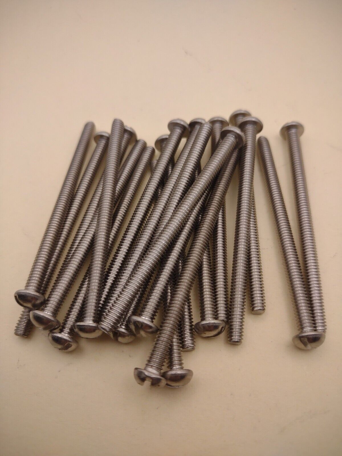 8-32 x 2-1/2" 18-8 Stainless Round Head Slotted Machine Screws (20) pack SSMS06