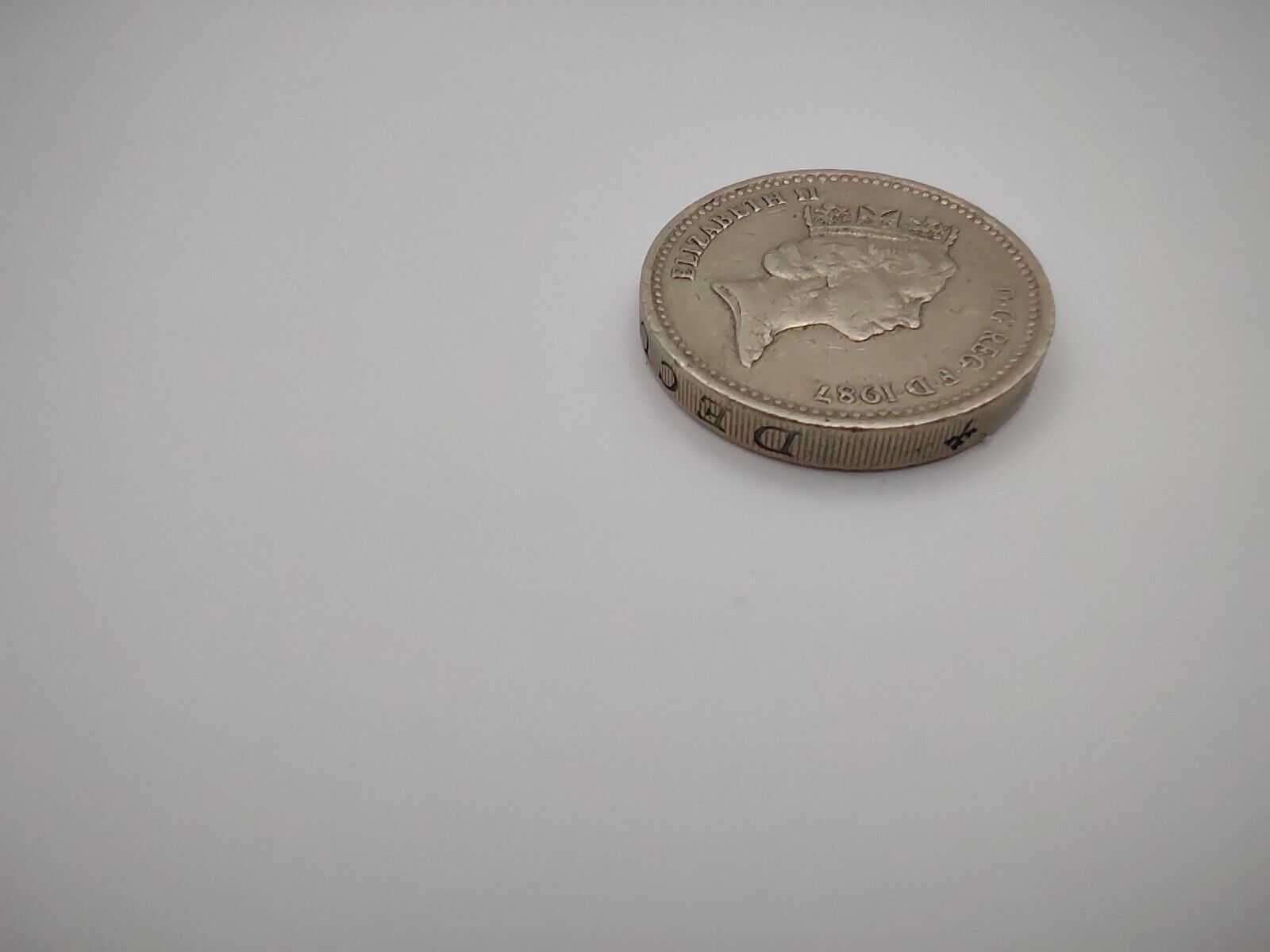 Rare 1987 British UK One Pound Coin "DECUS ET TUTAMEN" Upside Down Error