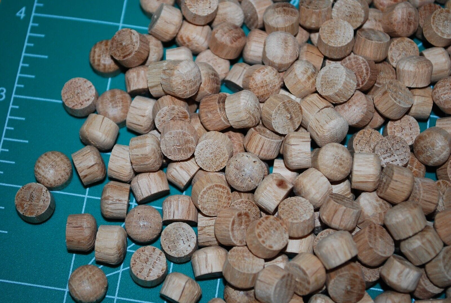 3/8" Oval Top Oak Wood Plugs 250pc Packs - PL01