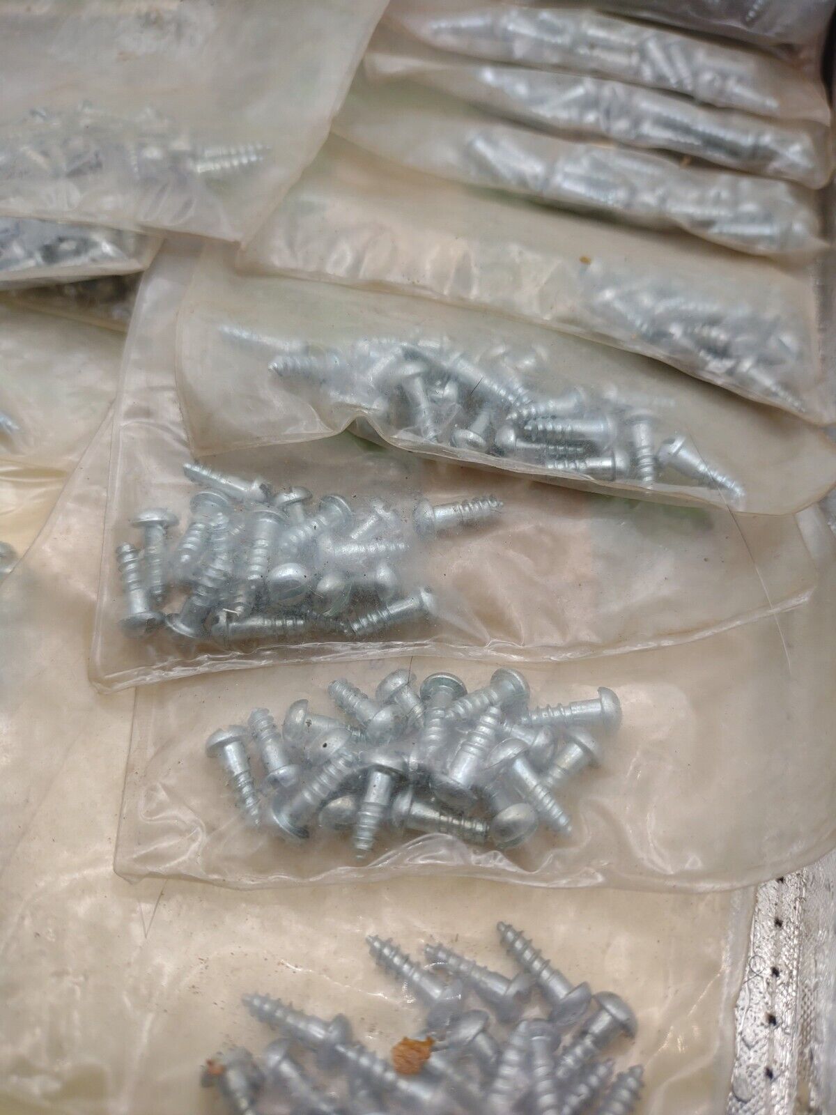 #4 x 3/8" Slotted Round Head Reed & Prince Wood Screws (600pcs) NOS Lot RP074