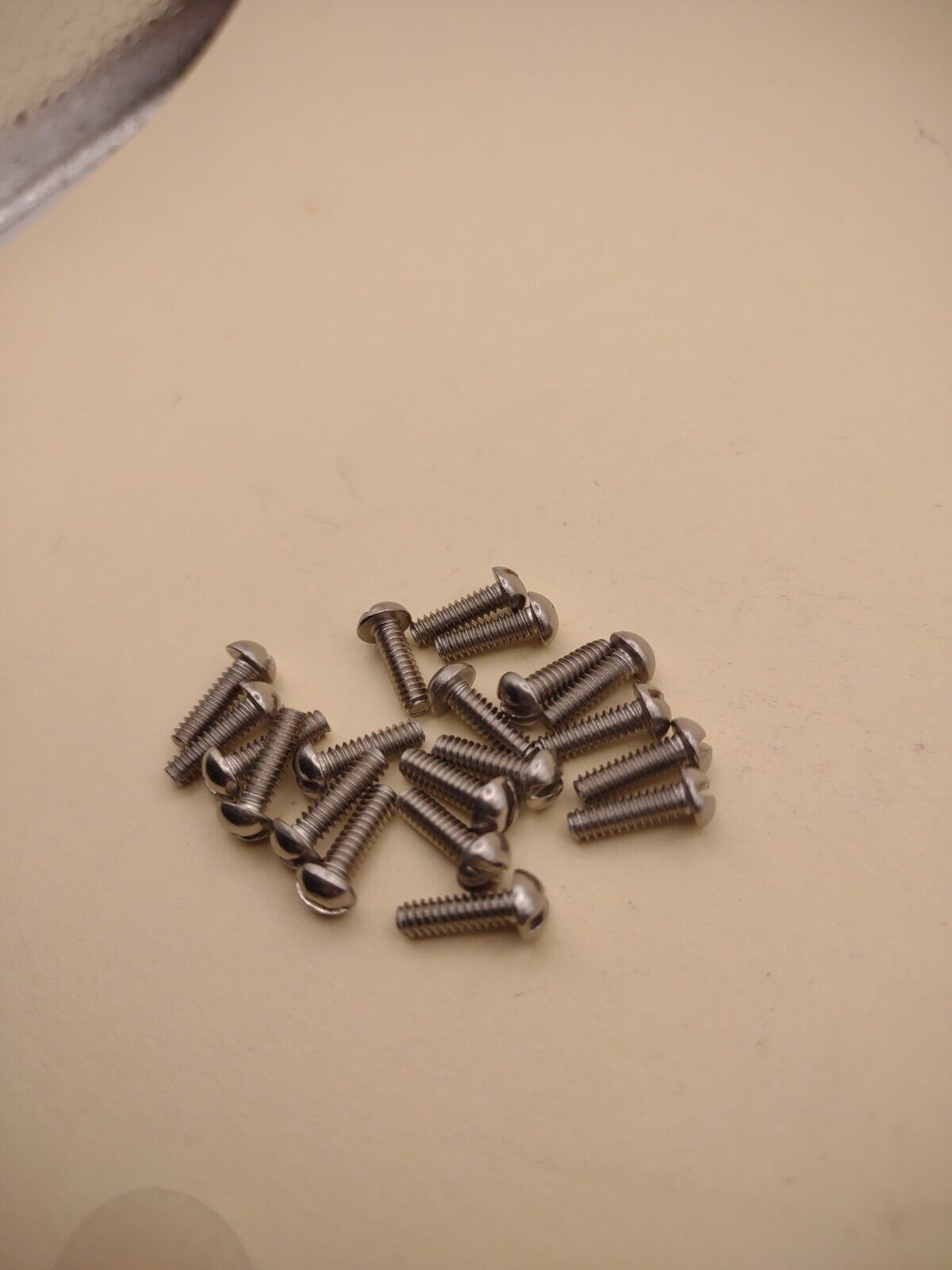 4-40 x 3/8" 18-8 Stainless Round Head Slotted Machine Screws 20 pack SSMS01