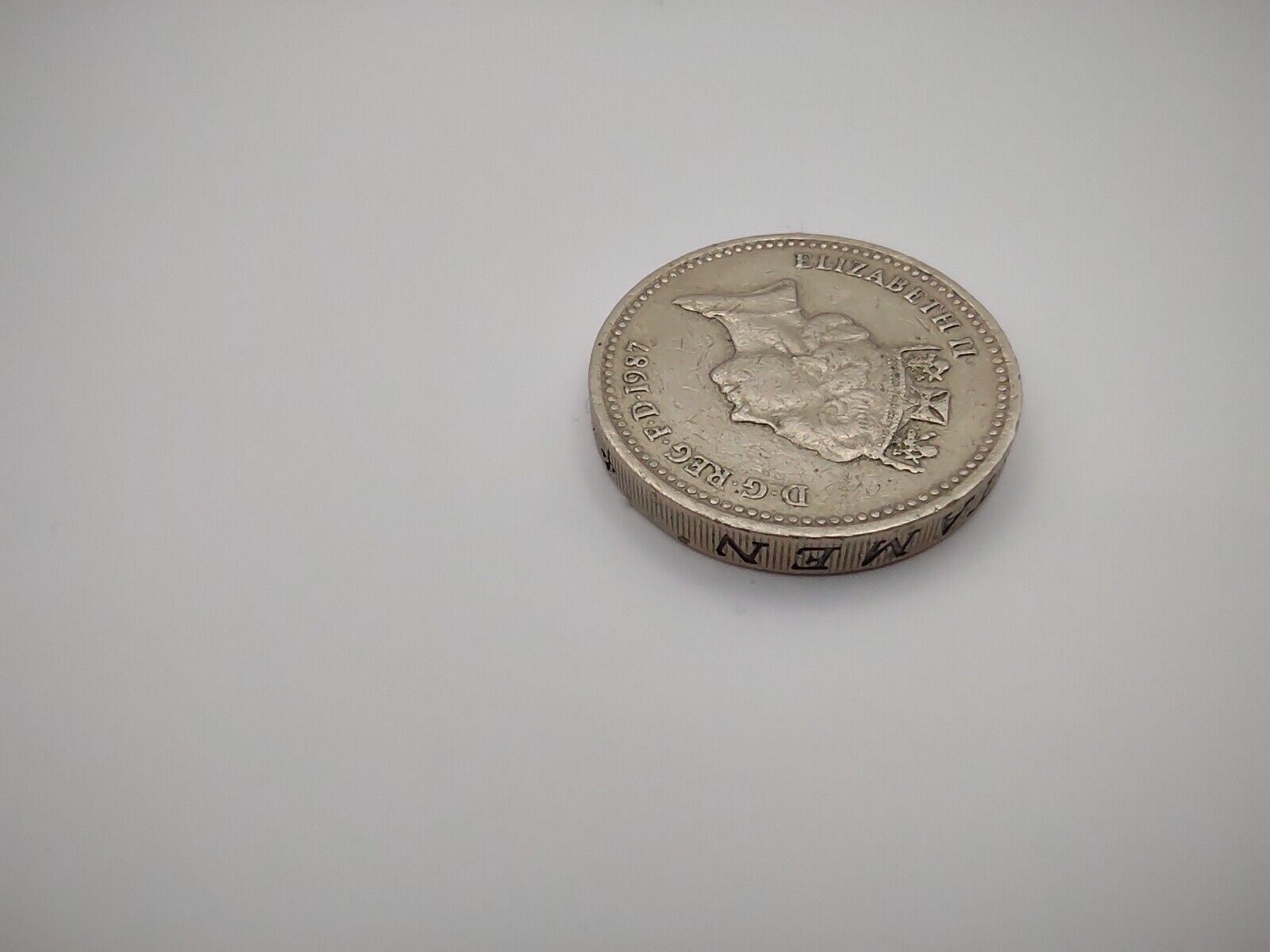 Rare 1987 British UK One Pound Coin "DECUS ET TUTAMEN" Upside Down Error