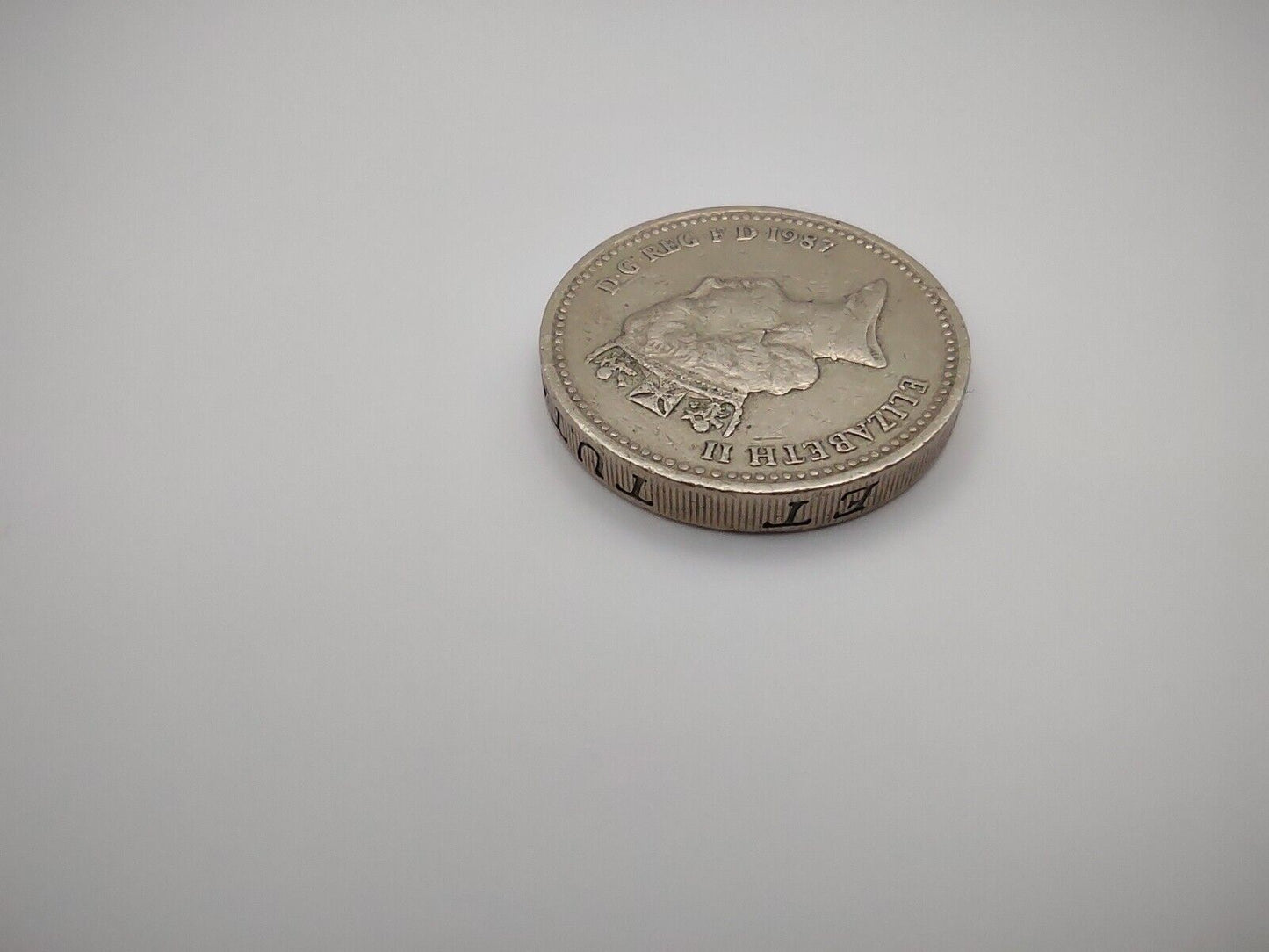 Rare 1987 British UK One Pound Coin "DECUS ET TUTAMEN" Upside Down Error