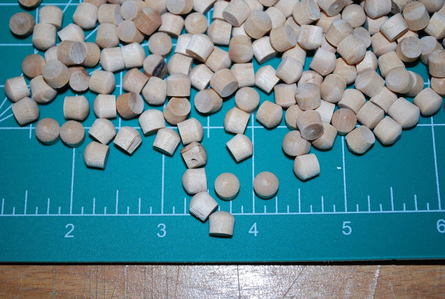 1/4" Oval Top Birch Wood Plugs 250pc Packs - PL18