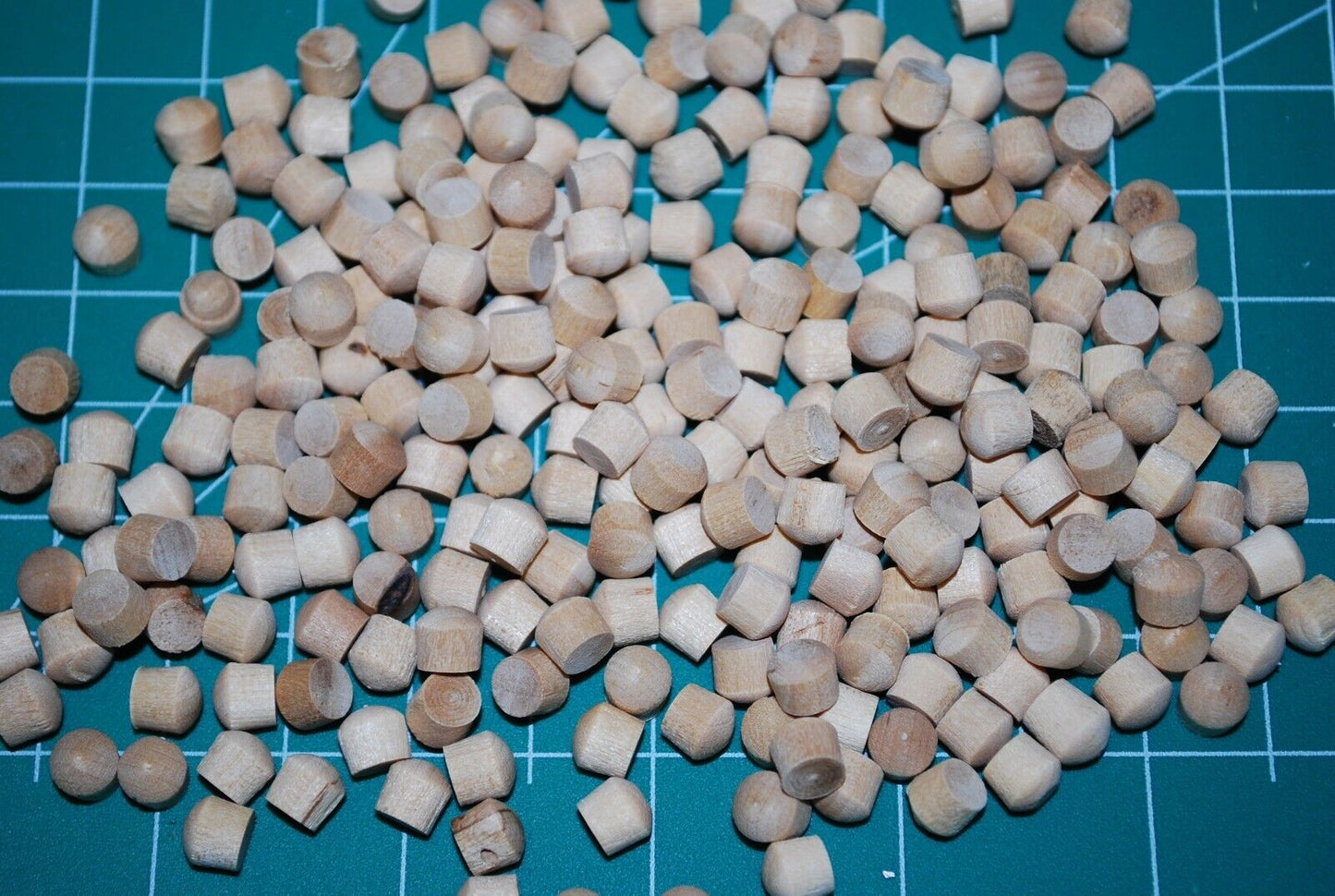 1/4" Oval Top Birch Wood Plugs 250pc Packs - PL18