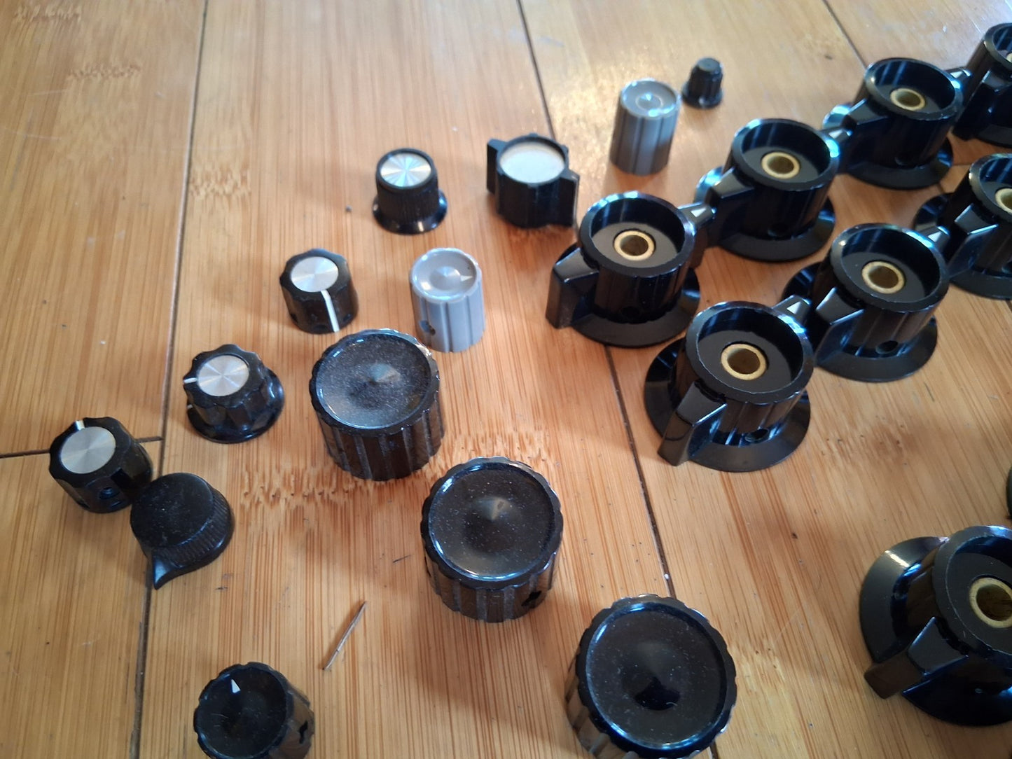Lot of Vintage Radio / Device Knobs NOS & Used many Bakelite 80N-243