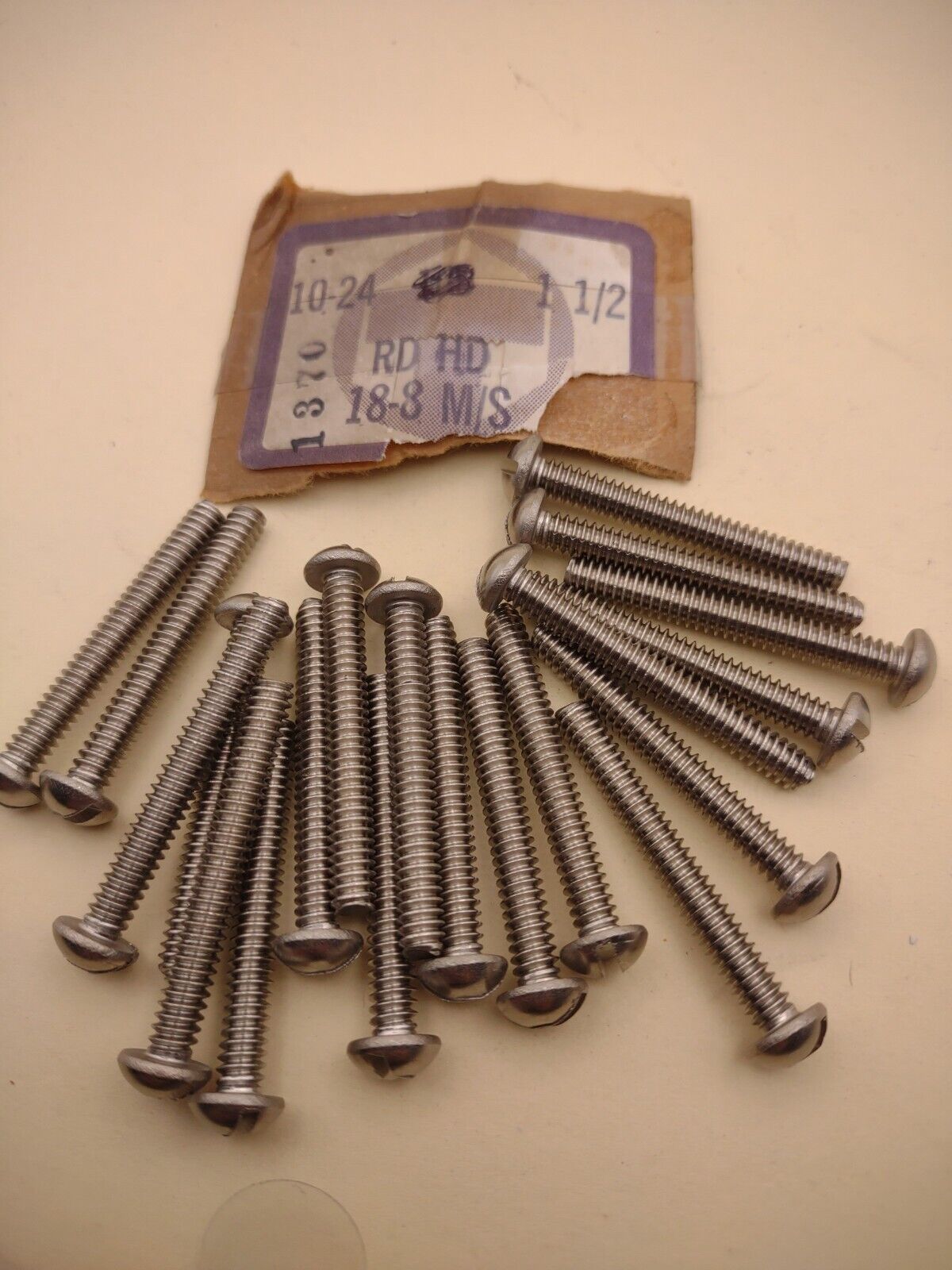 10-24 x 1-1/2" 18-8 Stainless Round Head Slotted Machine Screws (20) pack SSMS11