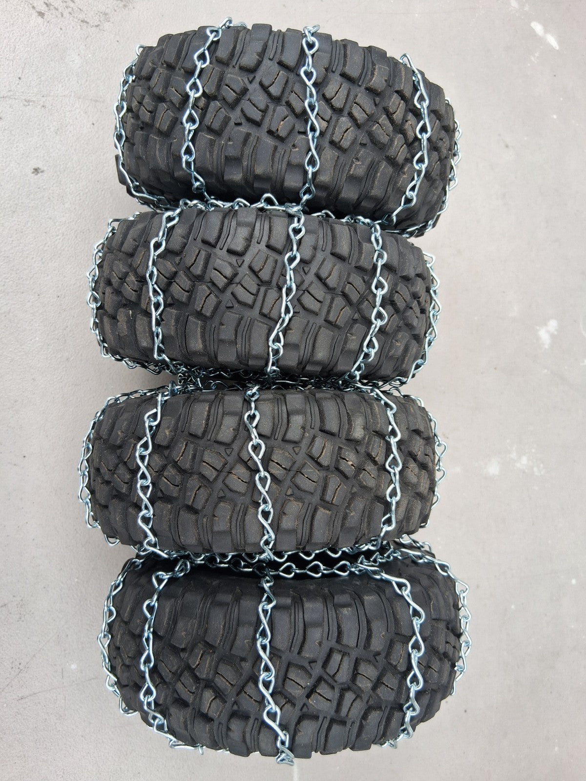 Full Set Of Custom SCX6 Crawler Tires With Tire Chains - 80N-216