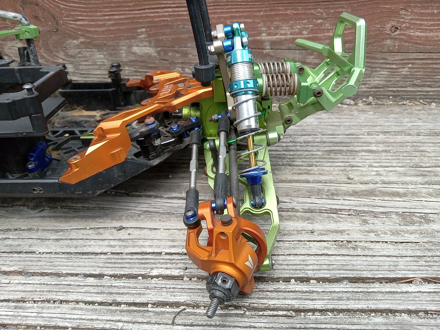 1/10 scale Axial YETI Rock Bouncer / Crawler Vanquish upgrades - Slider 80N009