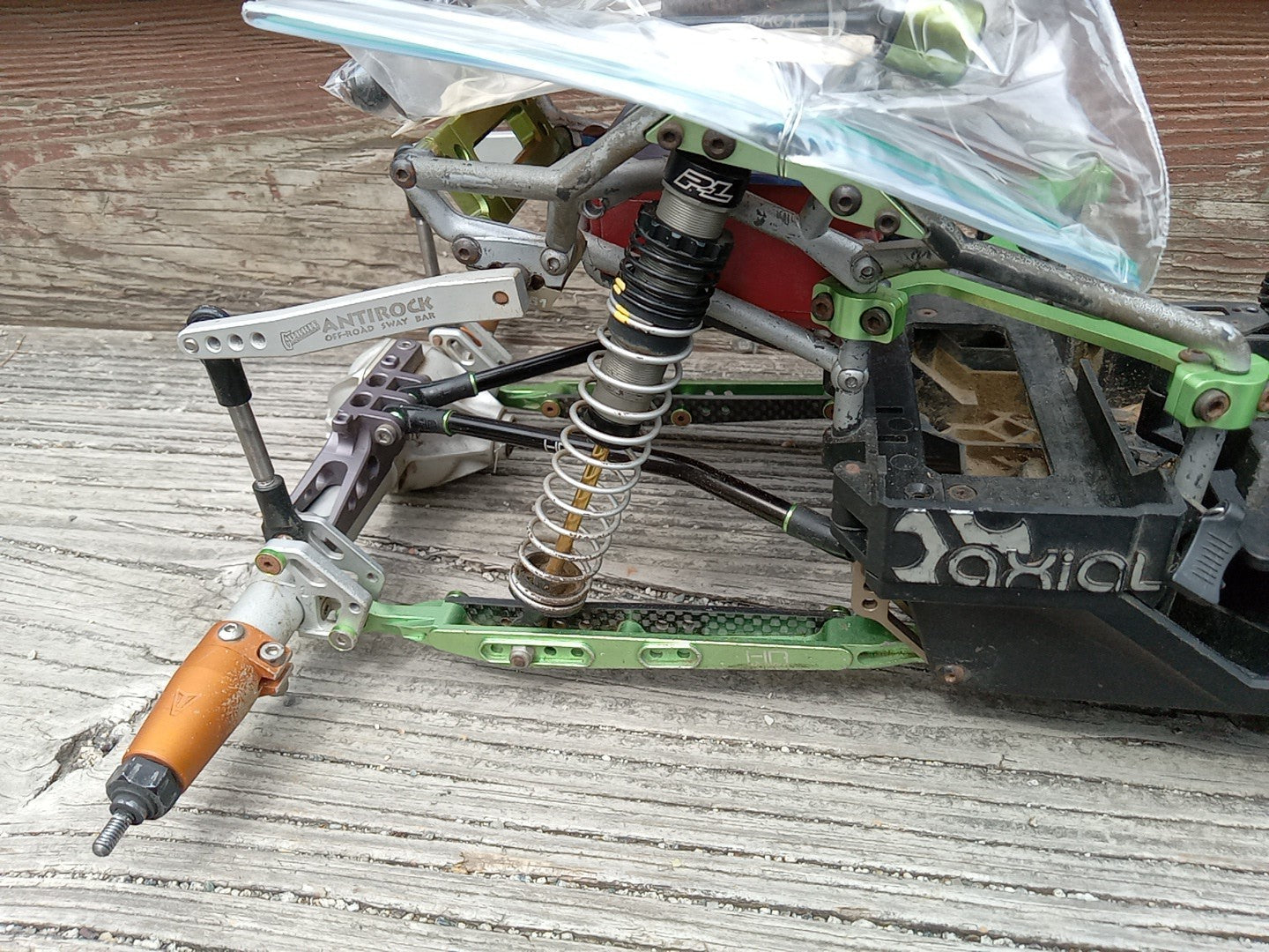1/10 scale Axial YETI Rock Bouncer / Crawler Vanquish upgrades - Slider 80N009