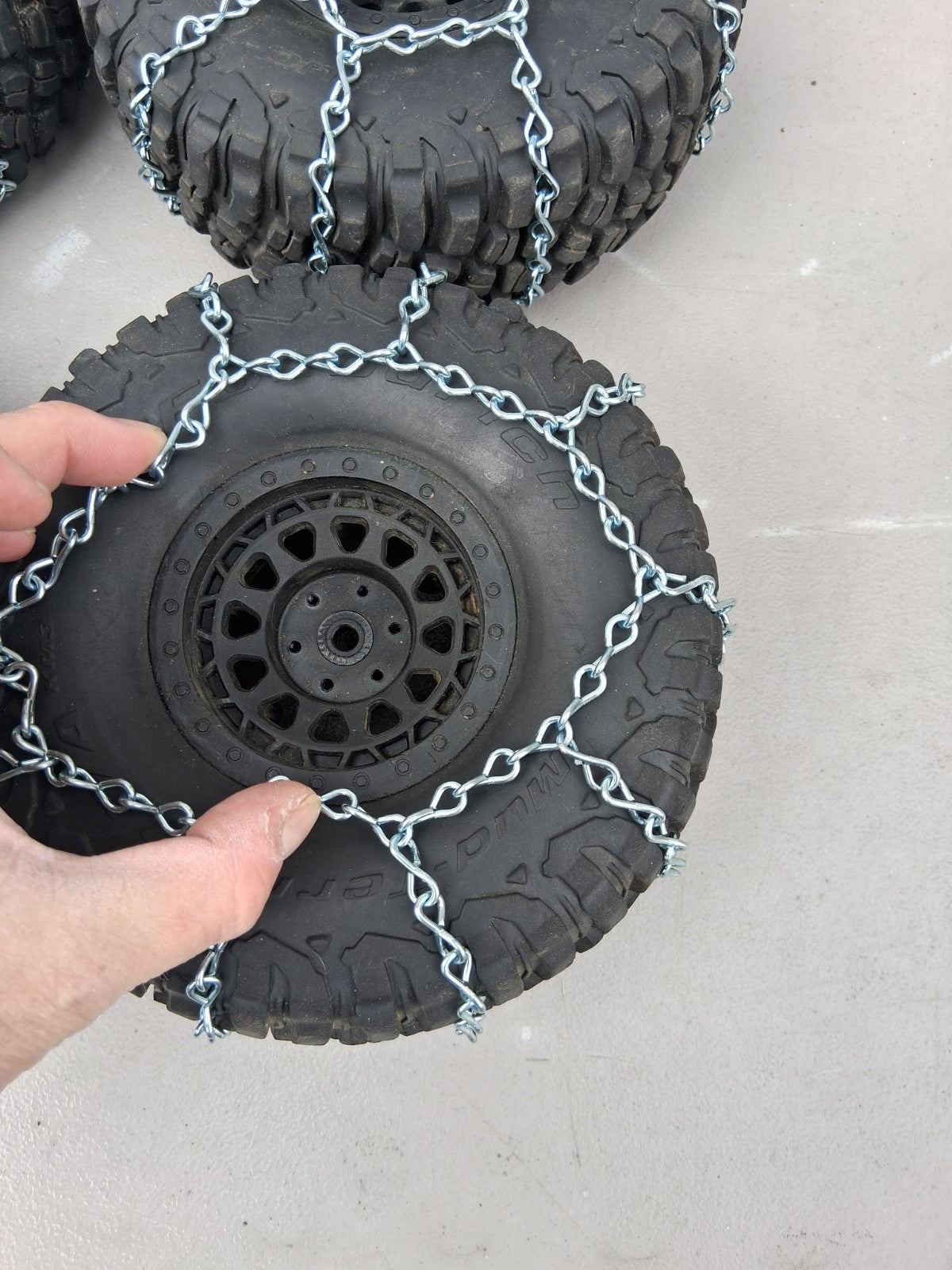Full Set Of Custom SCX6 Crawler Tires With Tire Chains - 80N-216
