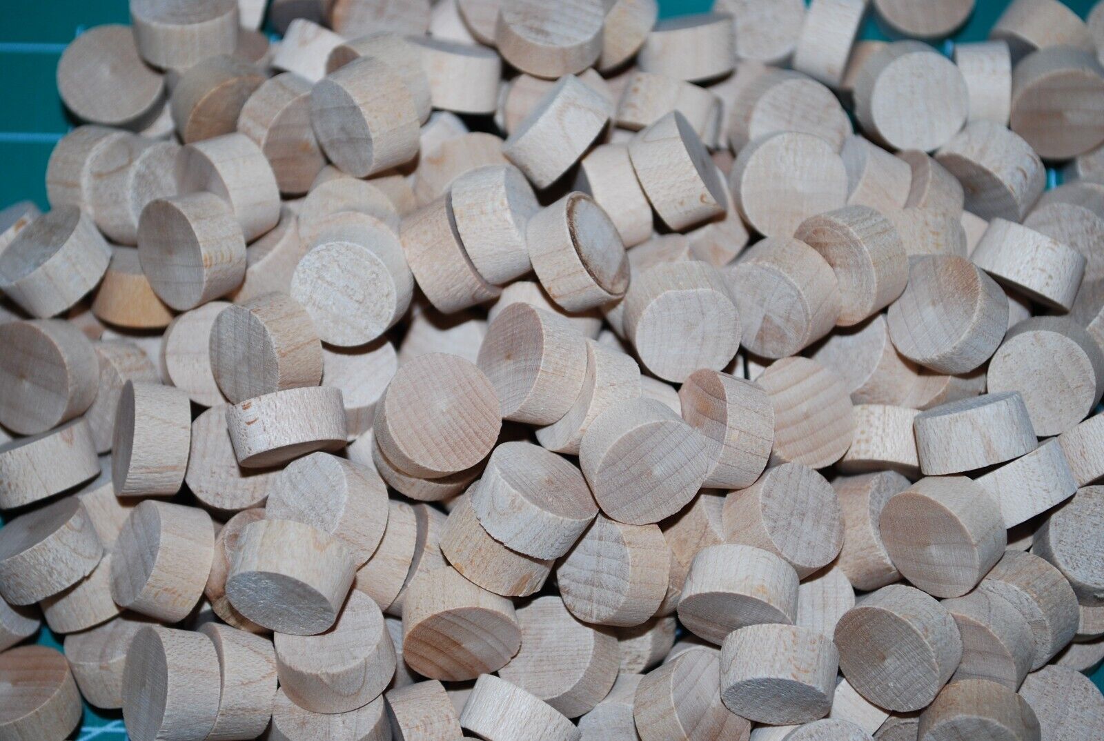 1/2" Flush Top Birch Wood Plugs 250pc Packs - PL08