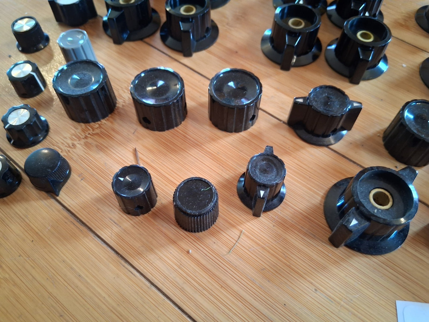 Lot of Vintage Radio / Device Knobs NOS & Used many Bakelite 80N-243
