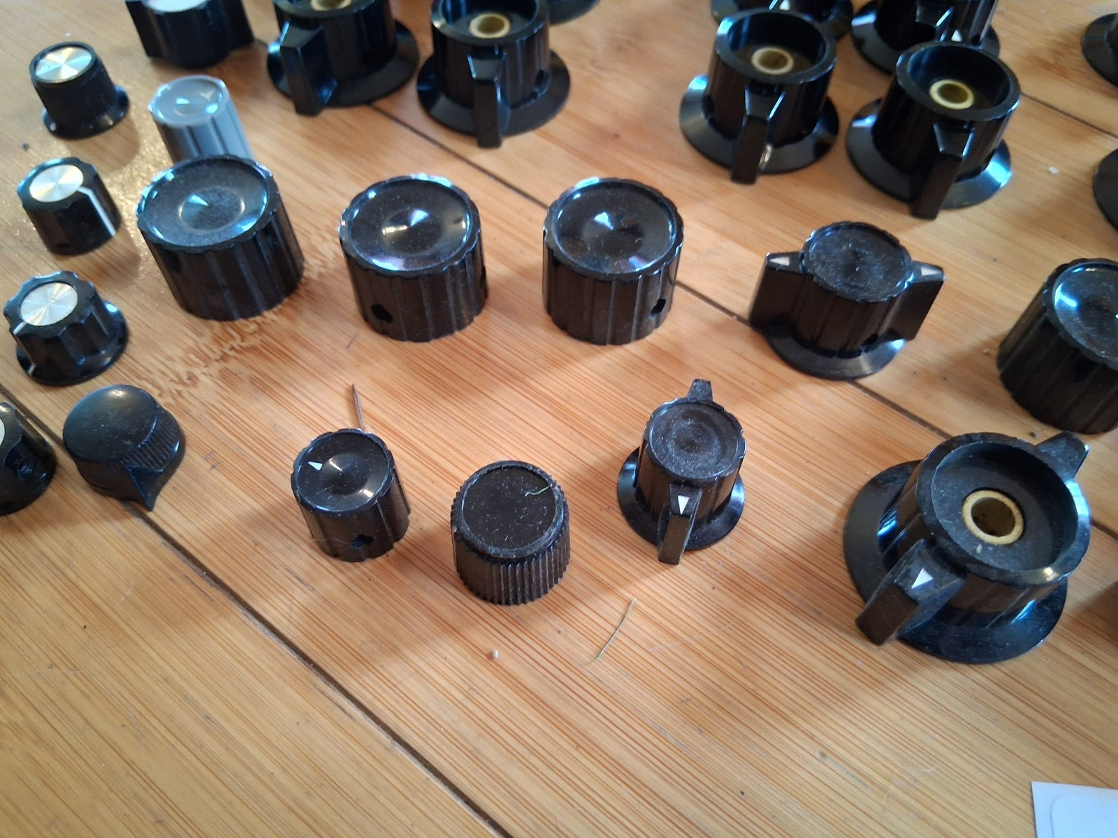 Lot of Vintage Radio / Device Knobs NOS & Used many Bakelite 80N-243