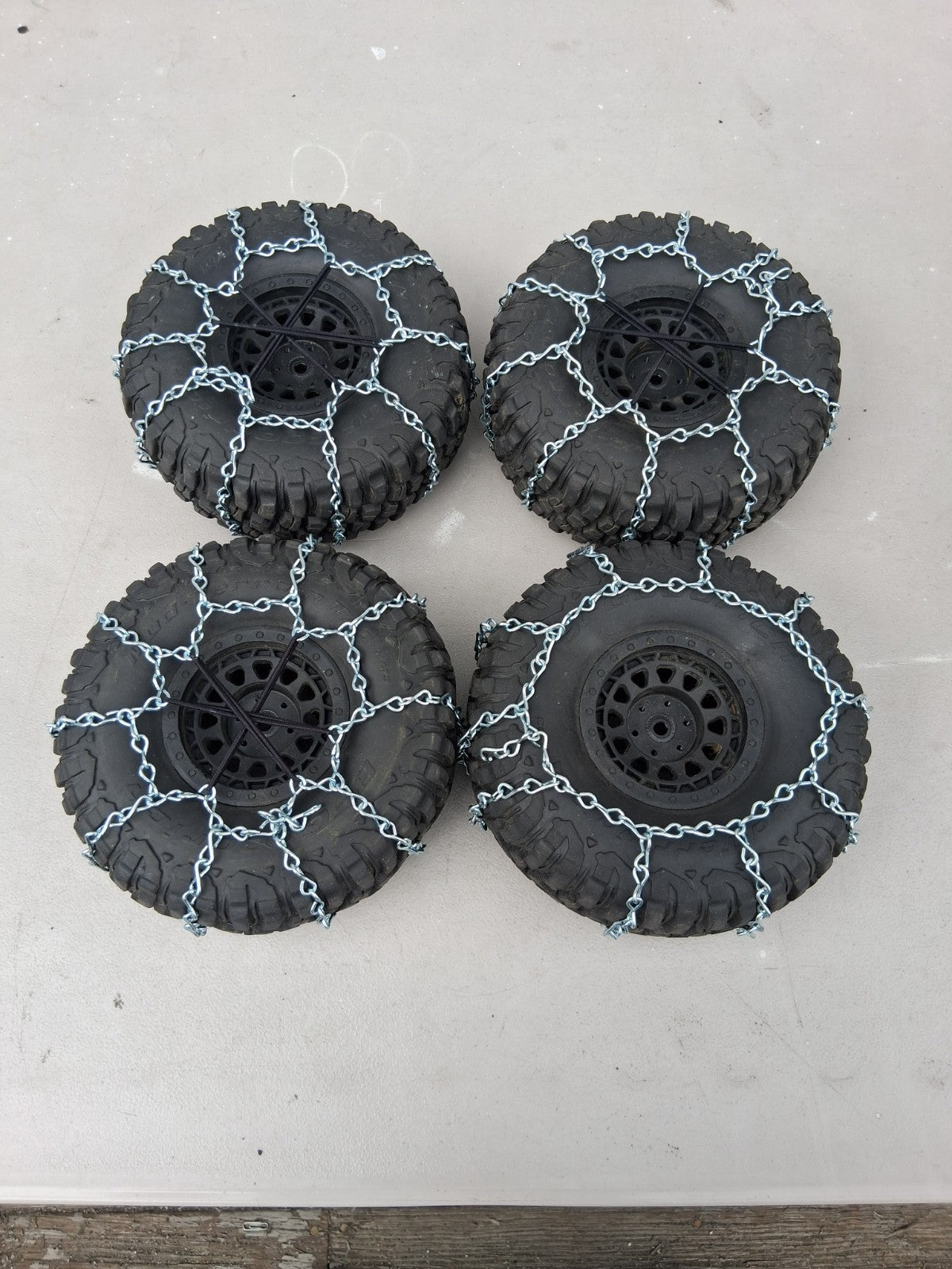Full Set Of Custom SCX6 Crawler Tires With Tire Chains - 80N-216