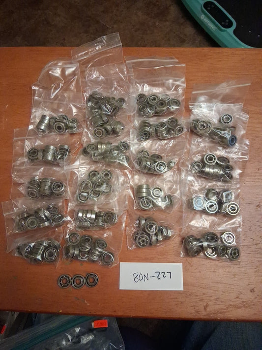 Lot of 203 vintage NOS New Departure R4 Precision Ball Bearings Lot 80N-227
