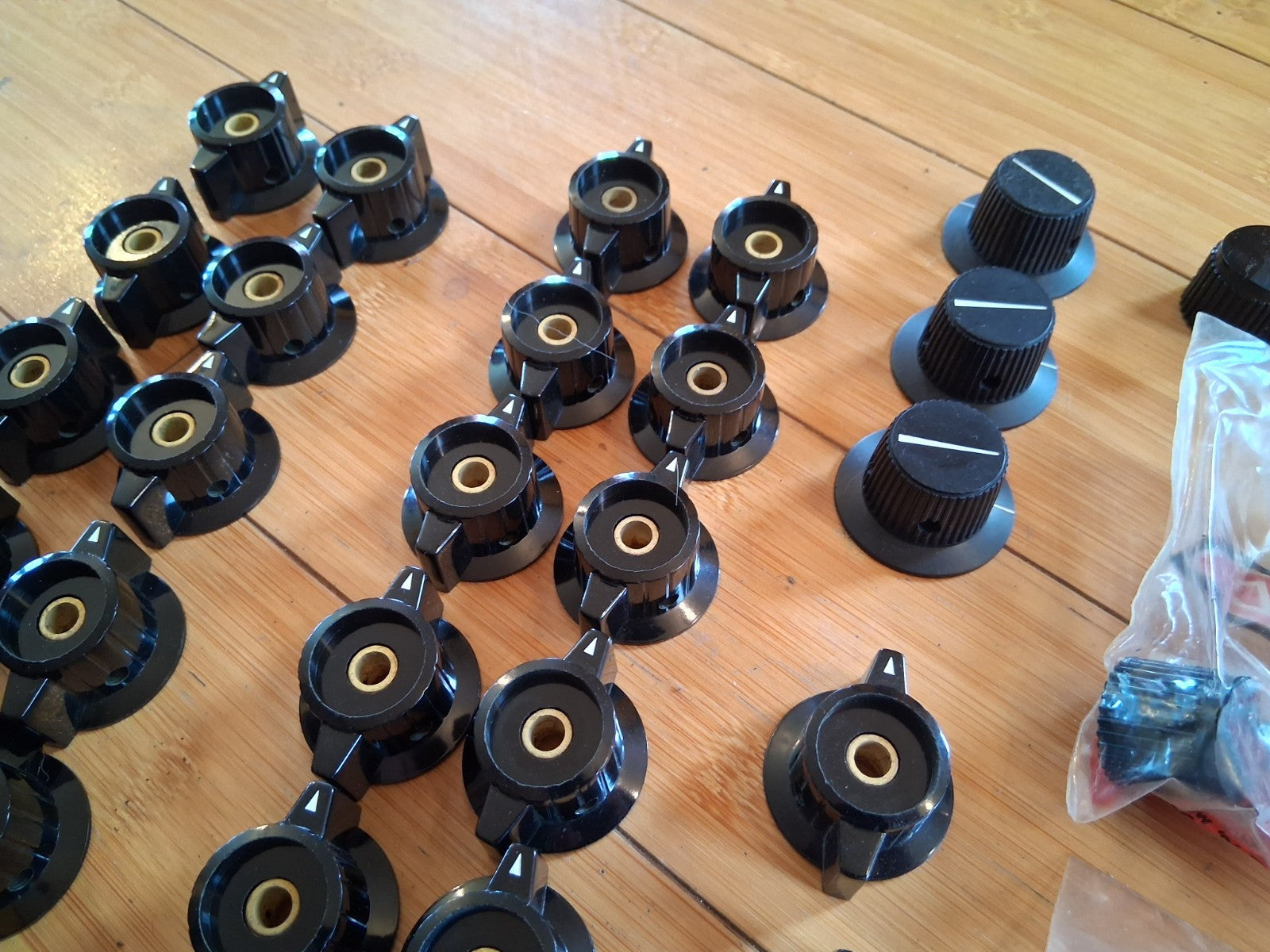 Lot of Vintage Radio / Device Knobs NOS & Used many Bakelite 80N-243