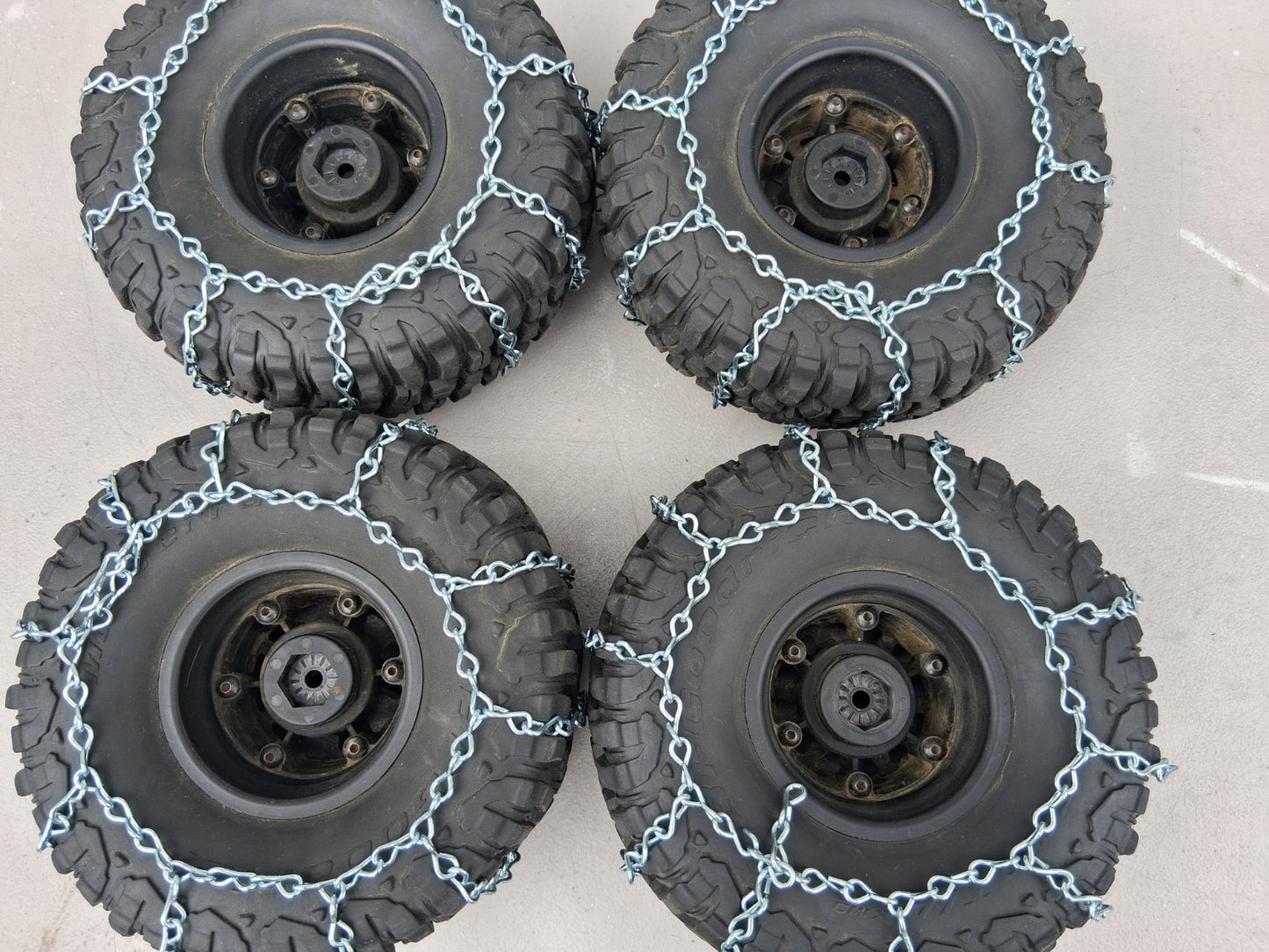 Full Set Of Custom SCX6 Crawler Tires With Tire Chains - 80N-216