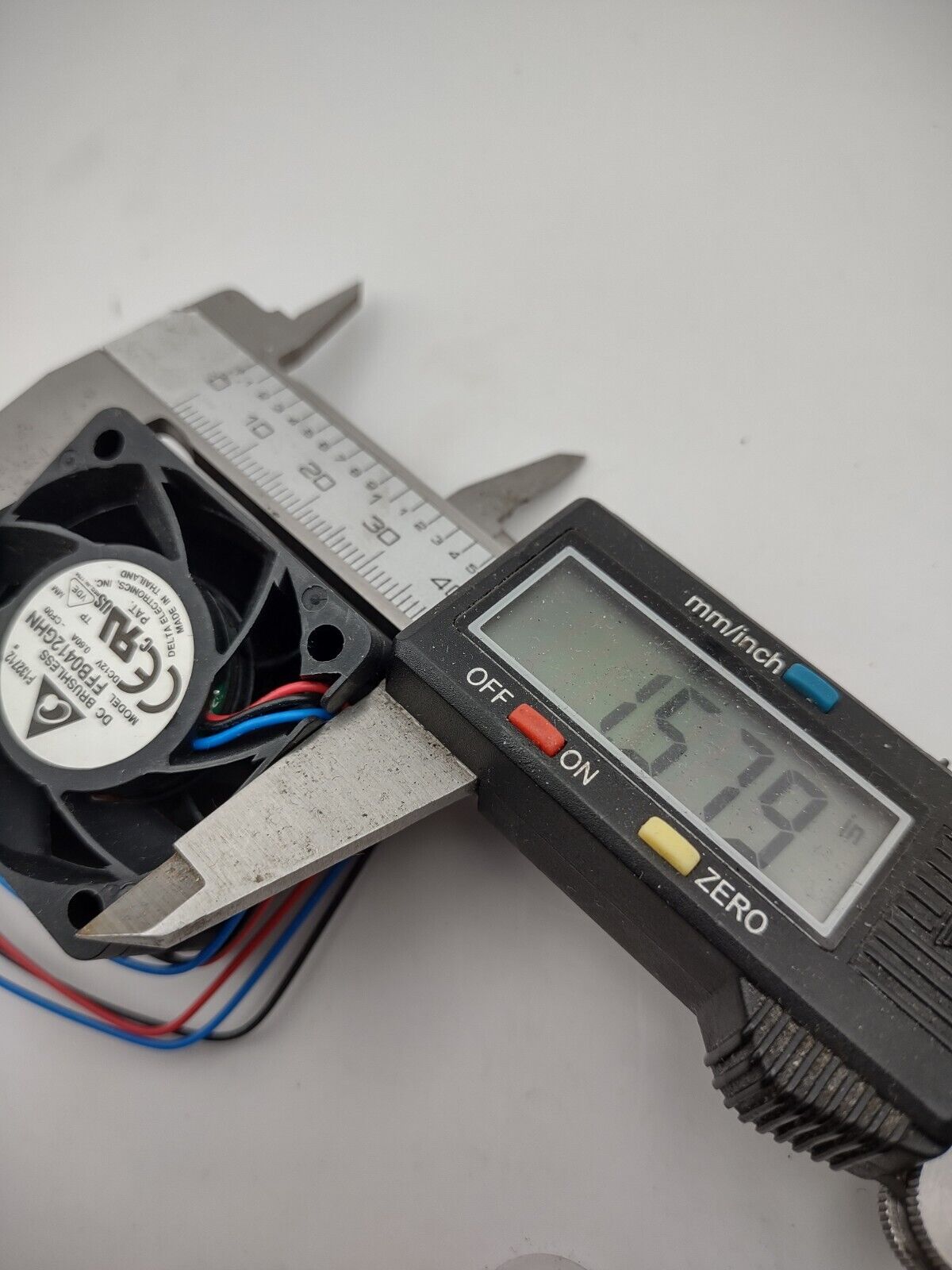 DELTA FFB0412GHN 4028 12V 0.60A 3w dual ball inverter server high air volume fan