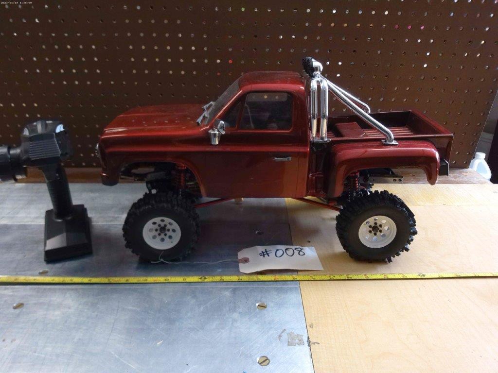 Leagendary / Axial SCX10 1/10 RC Crawler Truck Custom Detailed Chevy RTR #008