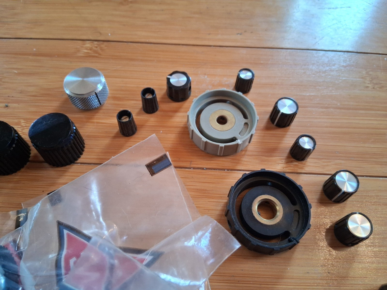Lot of Vintage Radio / Device Knobs NOS & Used many Bakelite 80N-243